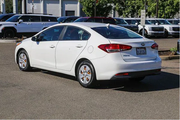 $9991 : Kia Forte 2018 LX 4dr Sedan image 2