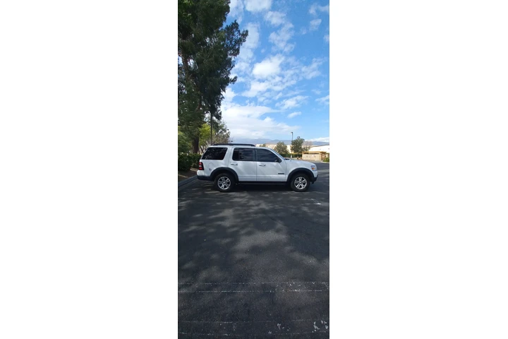 $6800 : Ford Explorer XLT 4.0 L V6 image 1
