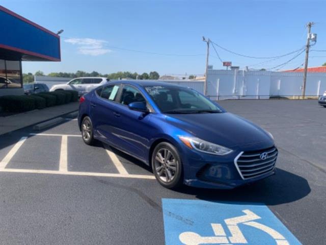 2018 Elantra image 2