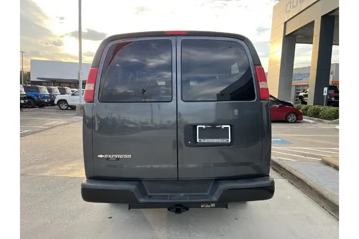 $16895 : Chevrolet Express 2017 LS 25 image 6