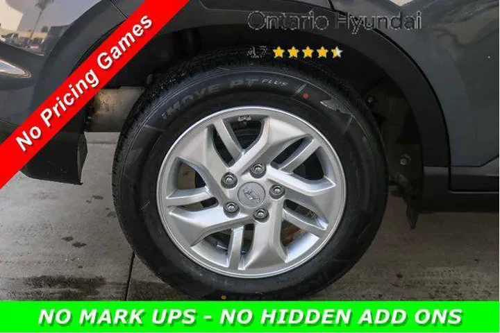$20430 : Hyundai VENUE 2024 SE 4dr Cr image 10