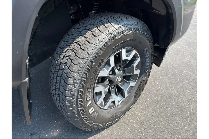 $31789 : Silver Certified2022 Tacoma T image 10