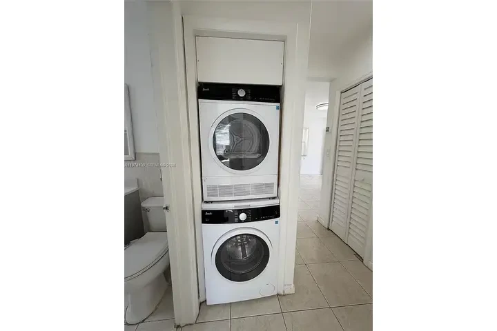 $700 : charmingHOME ..South Miami, FL image 7