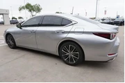 $38725 : Lexus ES 350 2022 4dr Sedan thumbnail