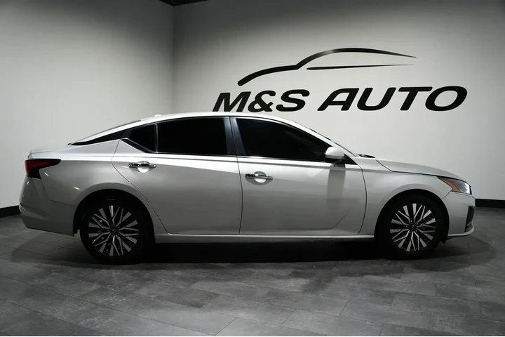 $17837 : 2023 Altima image 10