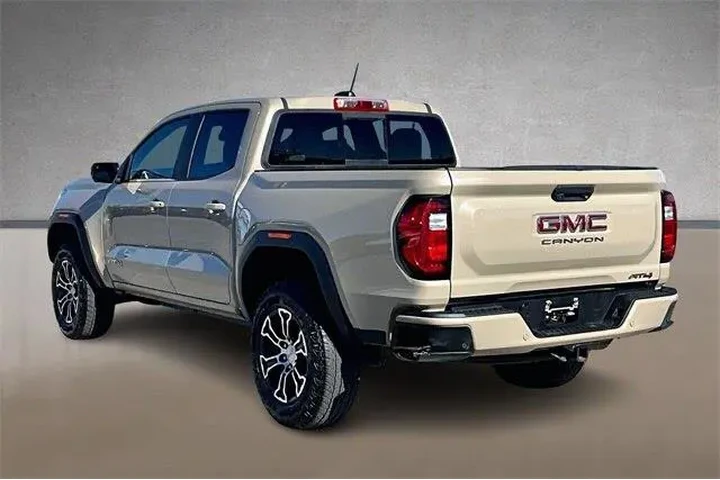 $39154 : GMC Canyon 2024 4x4 AT4 4dr image 9