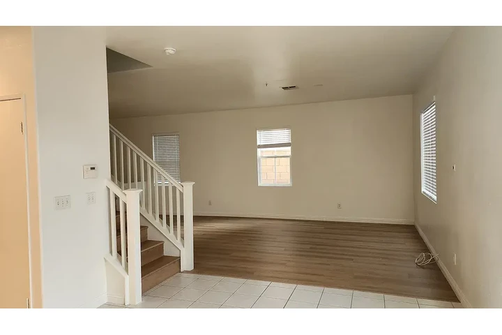 $1400 : Fontana - Renta Listo image 5