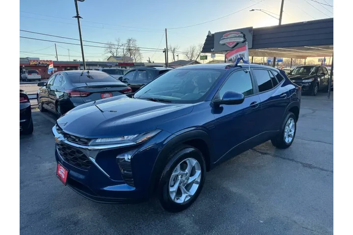 $19495 : 2024 Trax LS image 3