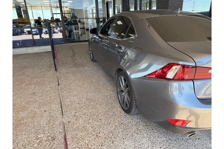 $17087 : Lexus IS 200t 2016 4dr Sedan image 5