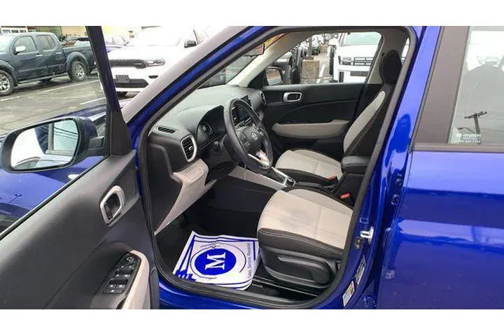 $18990 : Hyundai VENUE 2023 SEL 4dr C image 9
