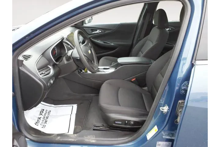 $21588 : Chevrolet Malibu 2024 LT 4dr image 9