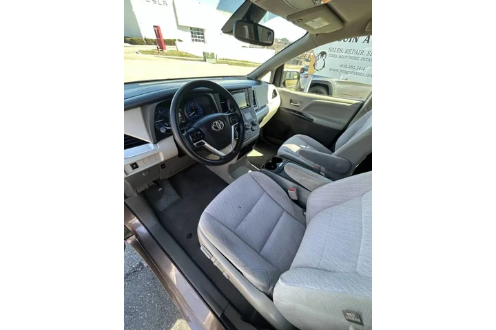 $17900 : 2020 Sienna LE 7-Passenger image 10