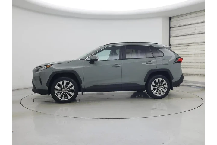 $29998 : Toyota RAV4 2021 AWD XLE Pre image 3