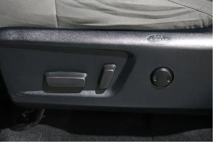 $23689 : Toyota Tundra 2018 4x4 SR5 4 image 3