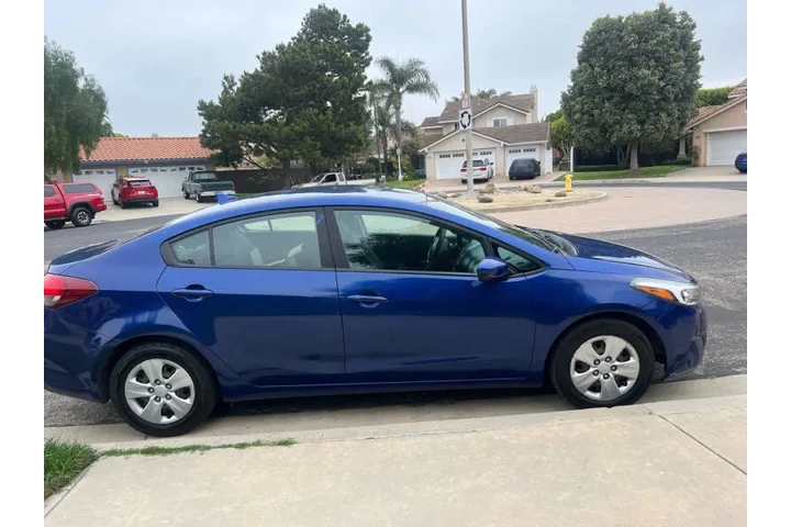 $6200 : 2017 Forte LX image 3