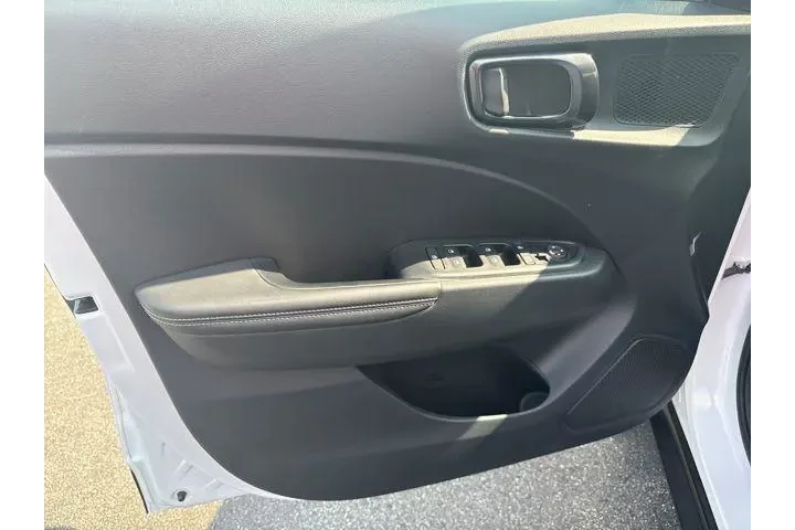 $20987 : Hyundai VENUE 2024 Limited 4 image 9