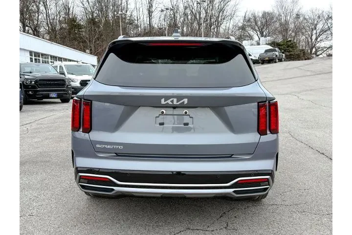 $26322 : Kia Sorento 2023 S 4dr SUV image 5