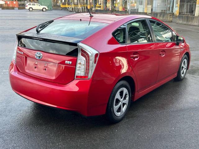 $13988 : 2013 Prius Two image 8