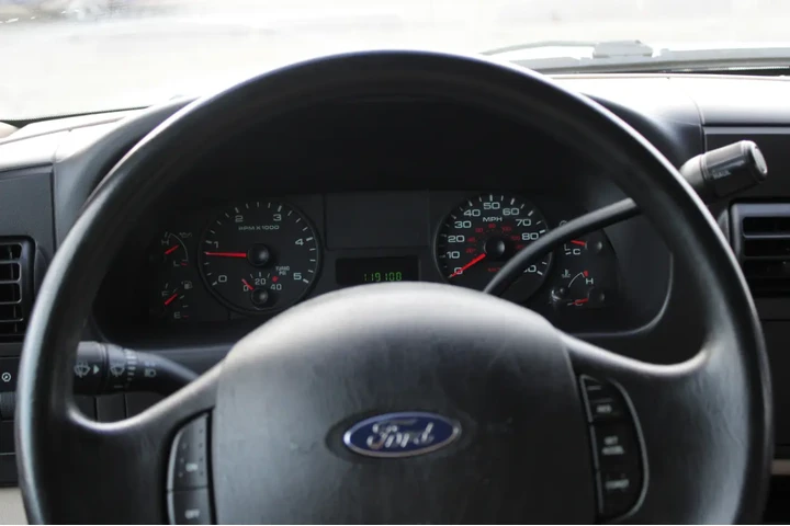 $13495 : 2005 Super Duty F-250 Crew Ca image 9