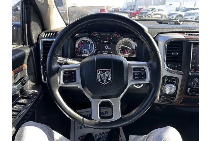 $20699 : Ram 1500 2016 4x4 Laramie 4d image 9