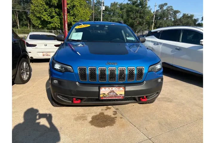 $15950 : 2020 Cherokee Trailhawk image 3
