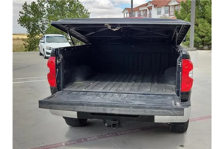 $28250 : Toyota Tundra 2017 4x4 SR 4d image 9