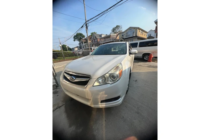 $4000 : Subaru Legacy 2.5 2011 image 6