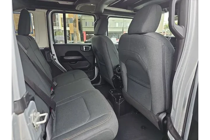 $38995 : Jeep Wrangler 2024 4x4 Sahar image 10