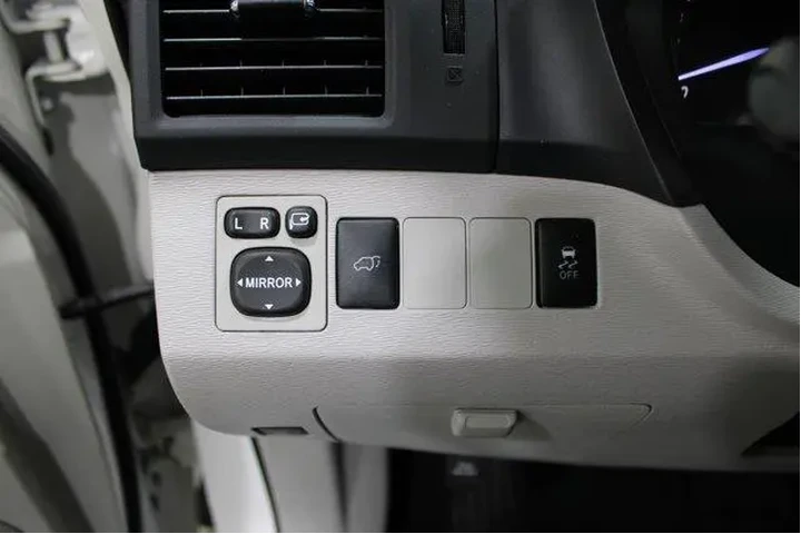 $14982 : Toyota Venza 2015 XLE V6 4dr image 8