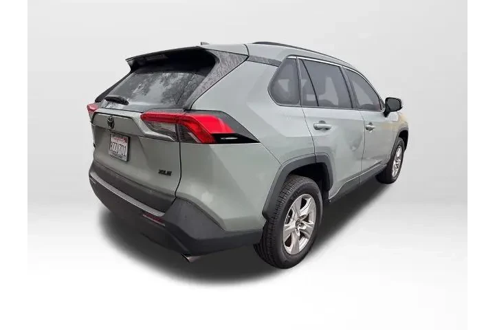 $24000 : Toyota RAV4 2021 XLE 4dr SUV image 3