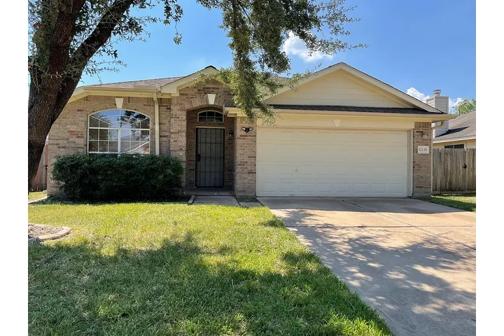 $1150 : Houston Renta image 1