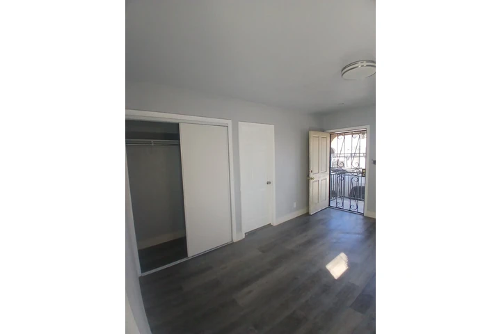 $1850 : Casita 1 rec 1 bano frente a e image 5