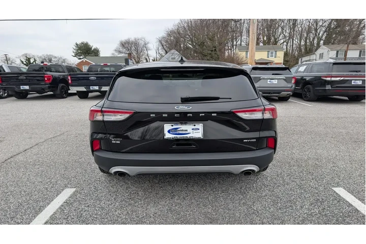 $17996 : Ford Escape 2020 AWD SE 4dr image 5