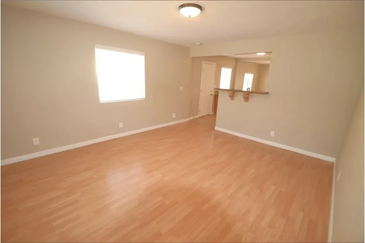 $2693 : 3 bed 2 bath 1,170 sqft image 4