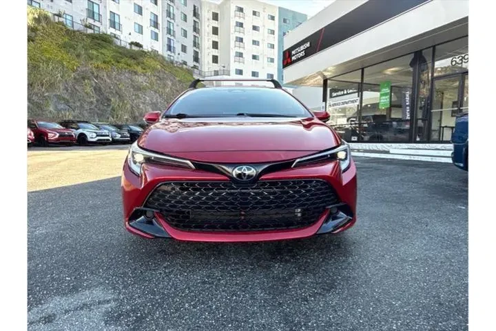 $25498 : Toyota Corolla Hatchback 202 image 3