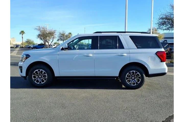 $39999 : Ford Expedition 2024 4x4 XLT image 2