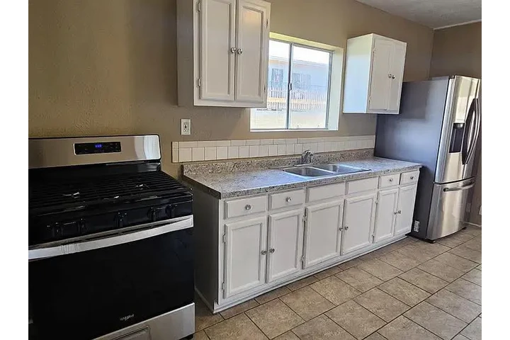 $2400 : House for rent in LA image 6