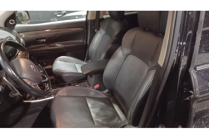 $13373 : Mitsubishi Outlander 2019 AW image 5