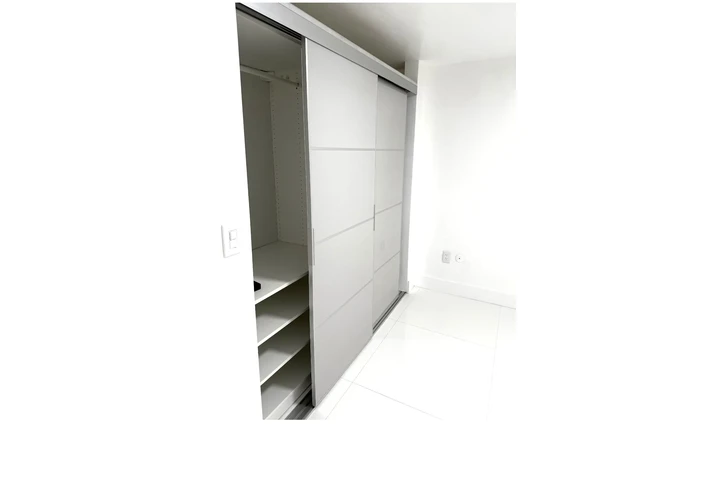 $2000 : Pequeño apartamento moderno image 3