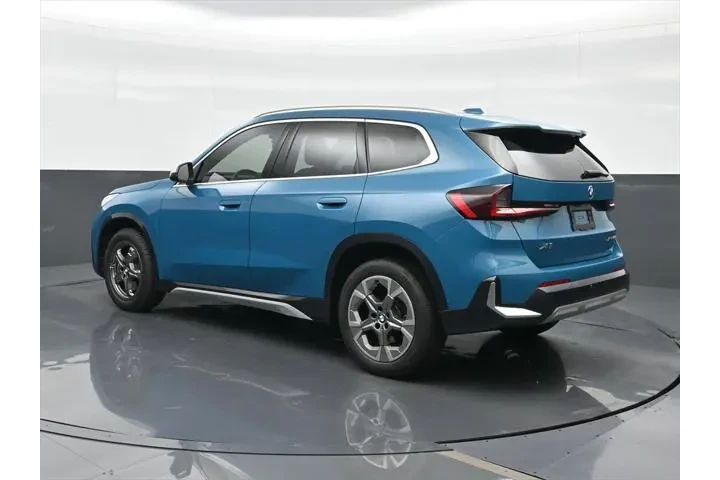 $31883 : BMW X1 2023 AWD xDrive28i 4d image 2