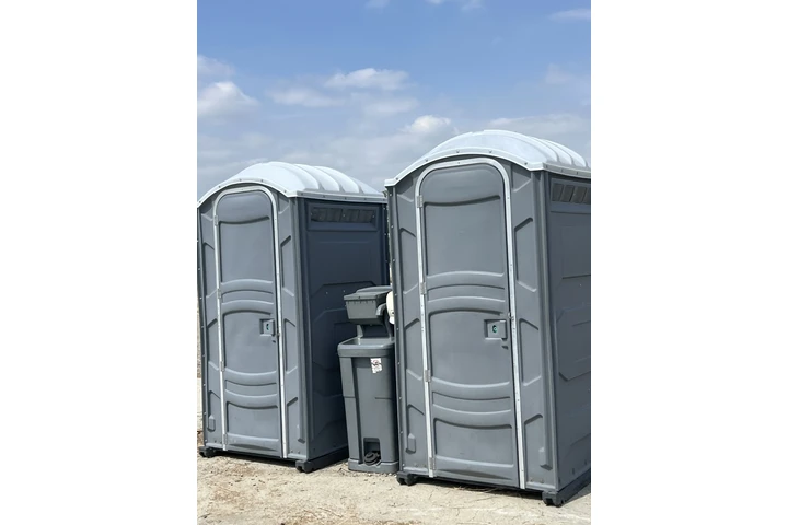 JDS PORTABLE TOILET image 3