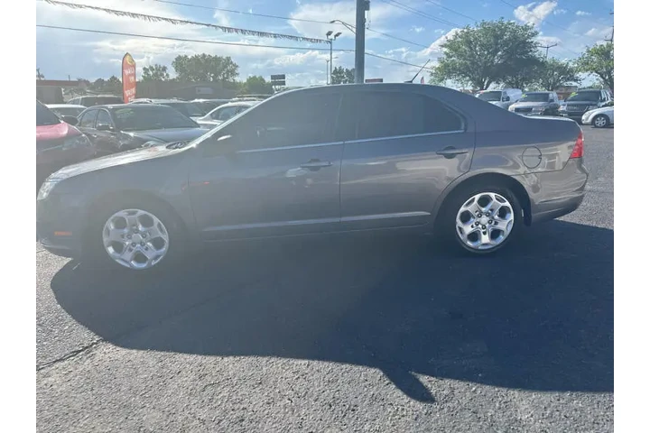 2011 Fusion SE image 5