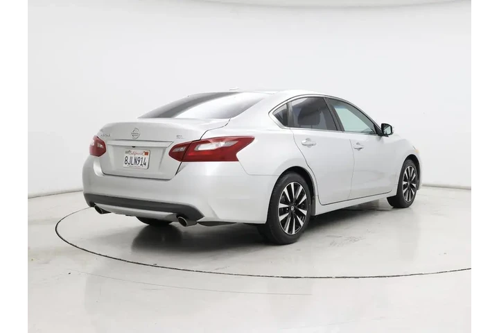 $13998 : Nissan Altima 2018 2.5 SL 4d image 8
