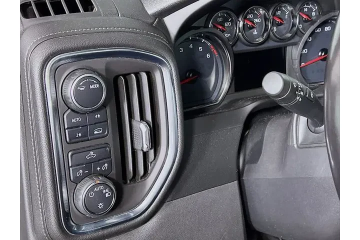 $32000 : Chevrolet Silverado 1500 202 image 9