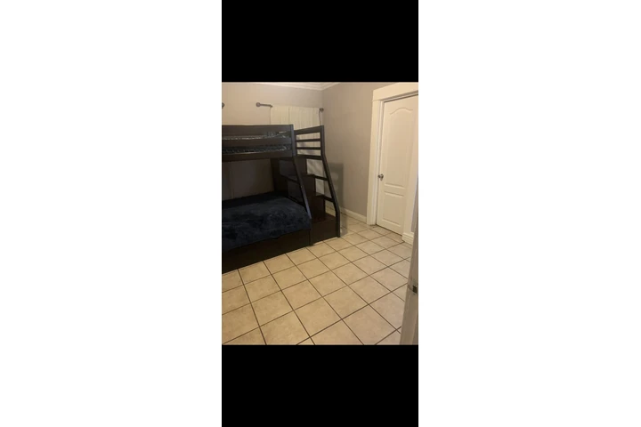 $700 : Cuarto en 700 image 2