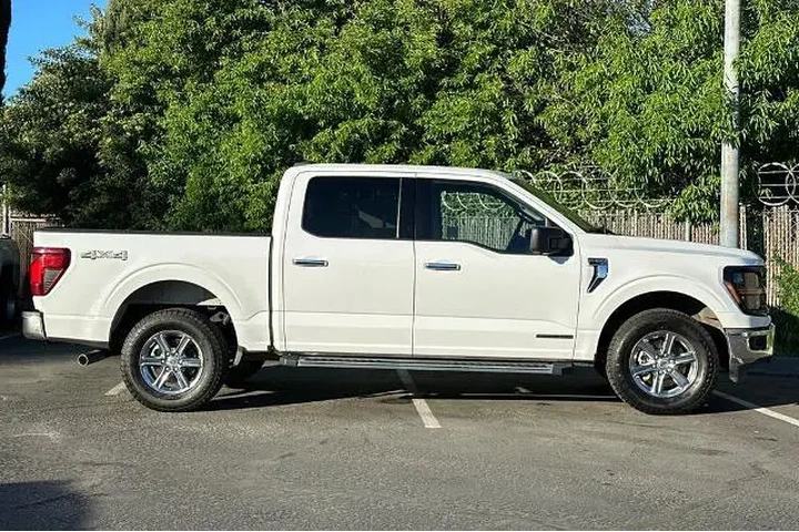$37998 : Ford F-150 2024 4x4 XLT 4dr image 7