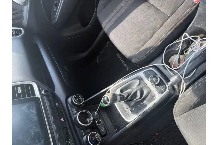 $15936 : Hyundai VENUE 2023 SEL 4dr C image 5