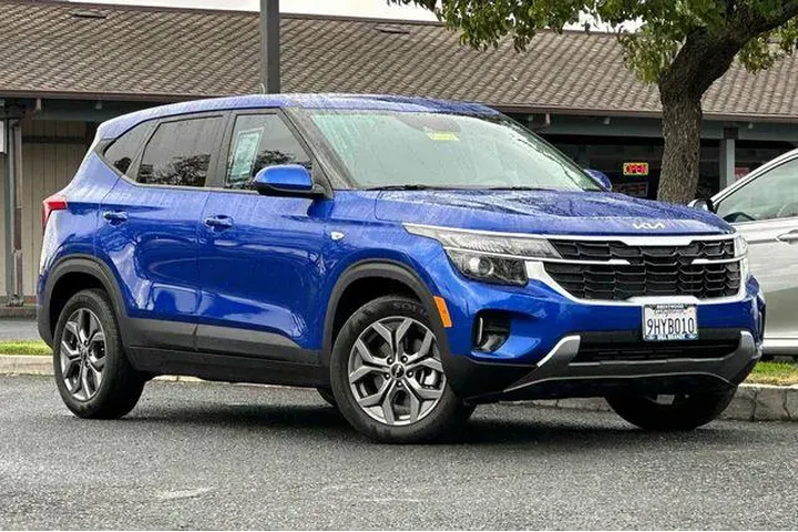 $21700 : Kia Seltos 2024 AWD LX 4dr S image 2
