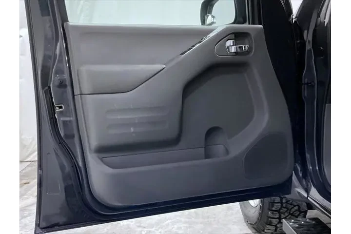 $16179 : Nissan Frontier 2015 4x4 SV image 9