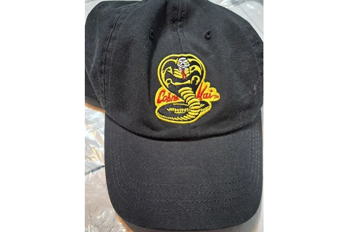 $250 : GORRA NEGRA COBRA KAI, MEDIDA image 3
